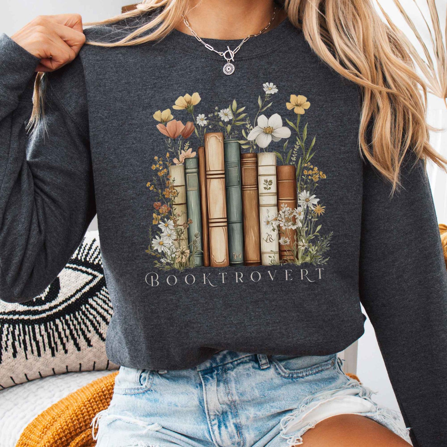 Sweatshirt Dark Heather / S Booktrovert Sweatshirt The Mystic Eden