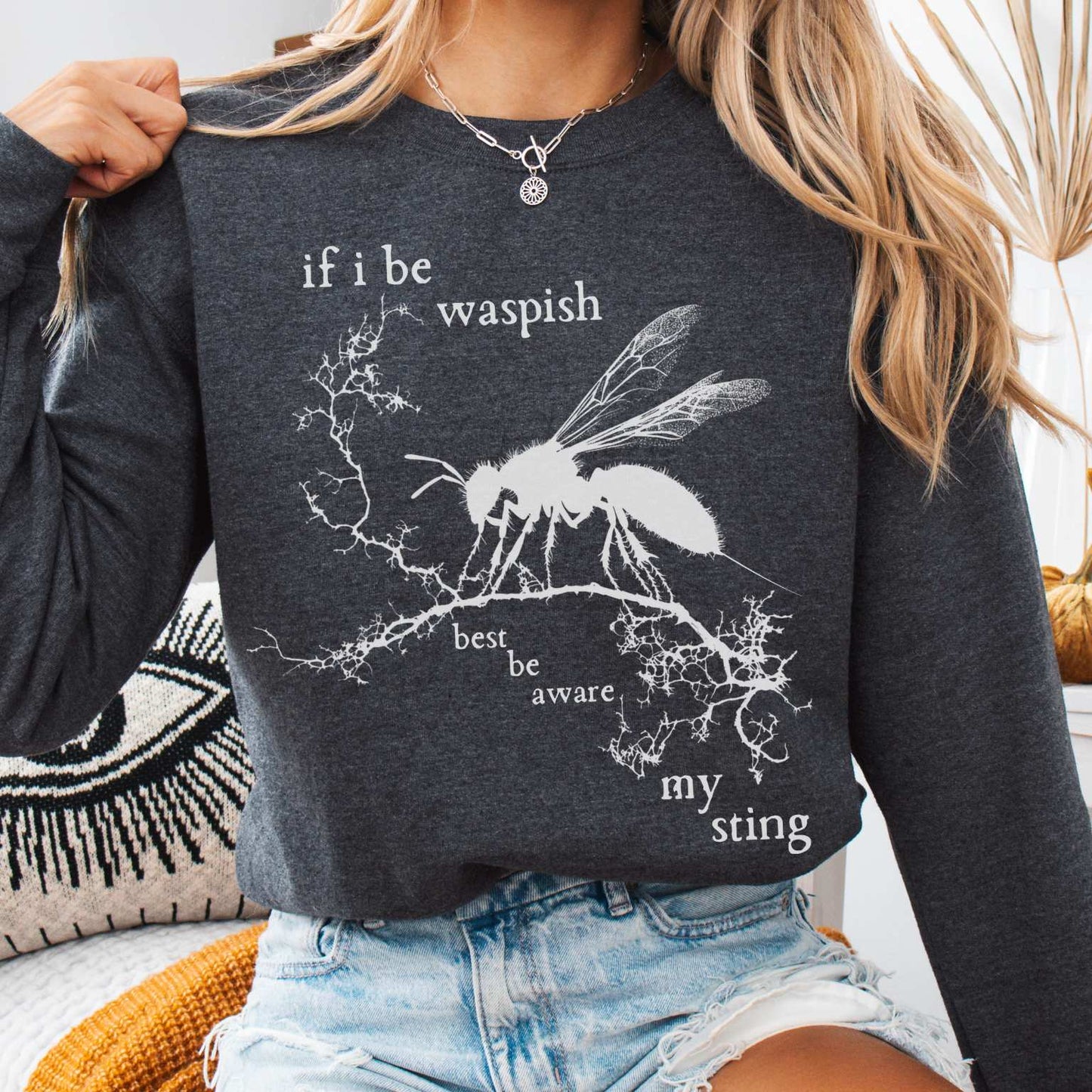 Sweatshirt If I Be Waspish Best Be Aware My Sting - Shakespeare Sweatshirt The Mystic Eden