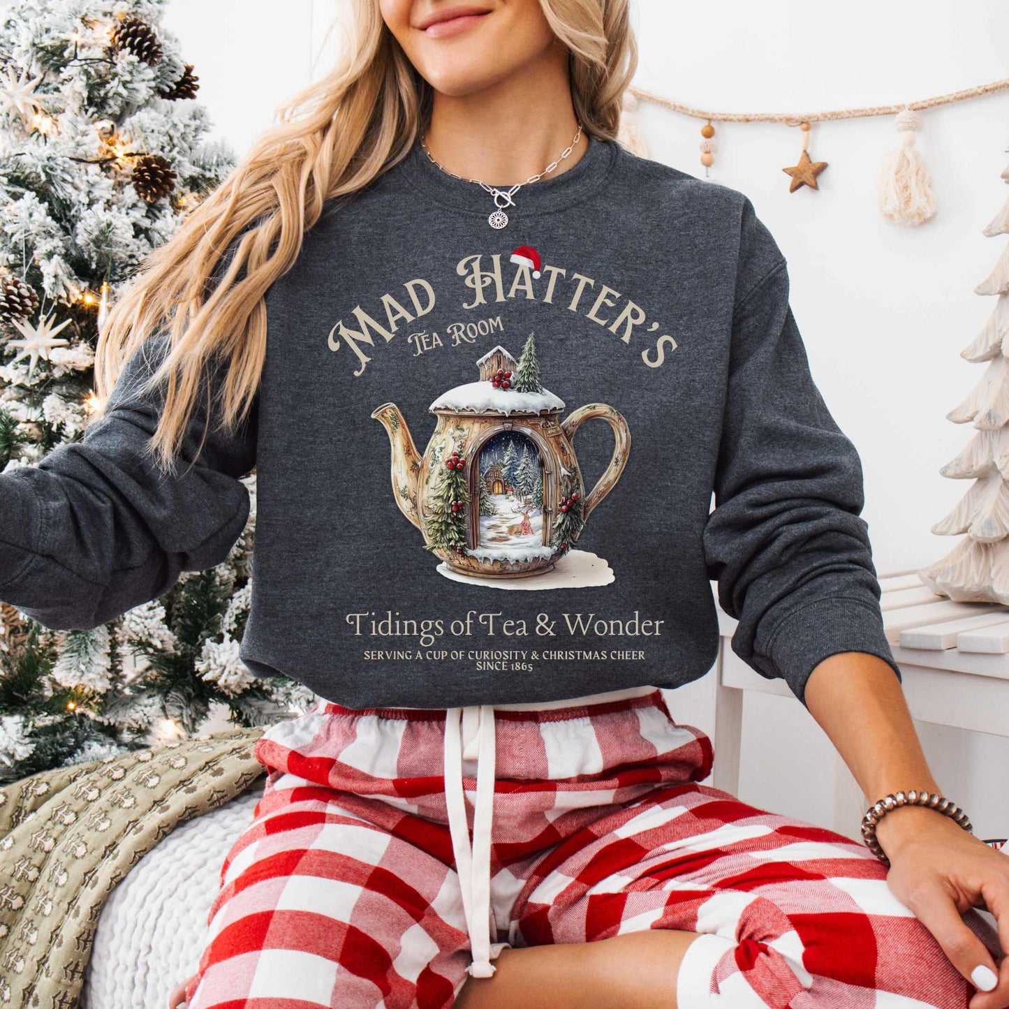 Sweatshirt Mad Hatter's Tea Room Christmas Edition Sweatshirt The Mystic Eden