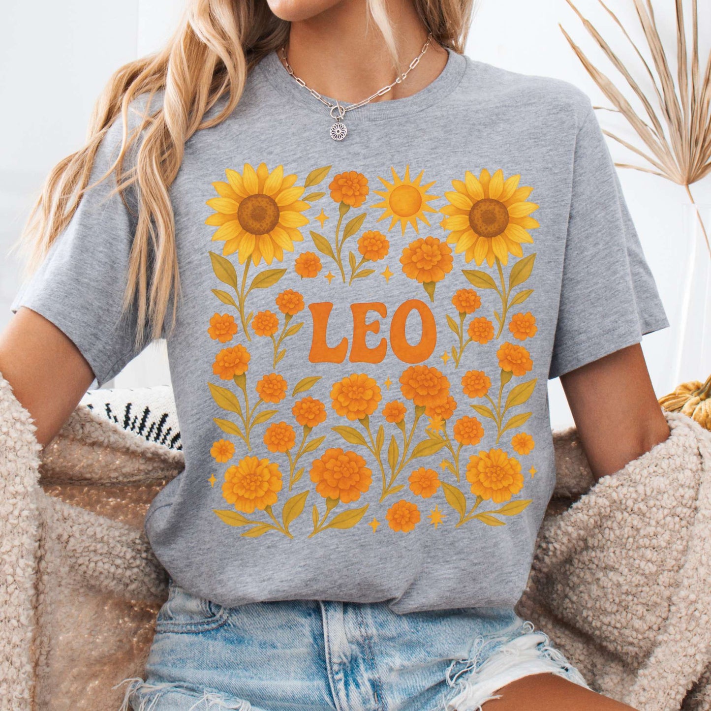 T-Shirt Athletic Heather / S Leo Bella T-Shirt – Retro Floral Zodiac Tee The Mystic Eden