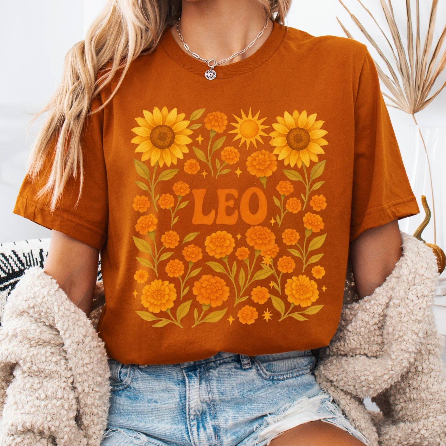 T-Shirt Autumn / S Leo Bella T-Shirt – Retro Floral Zodiac Tee The Mystic Eden