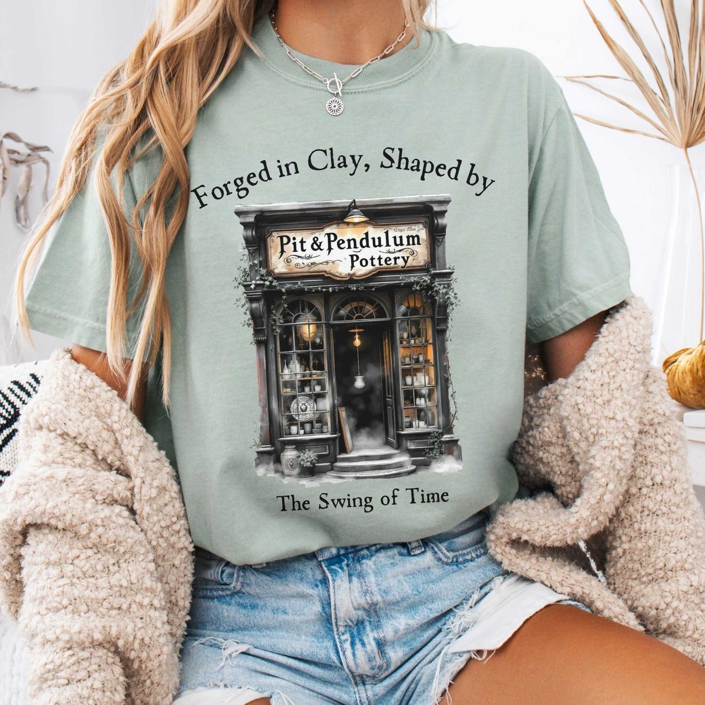 T-Shirt Bay / S Pit & Pendulum Pottery Edgar Allan Poe Shirt The Mystic Eden