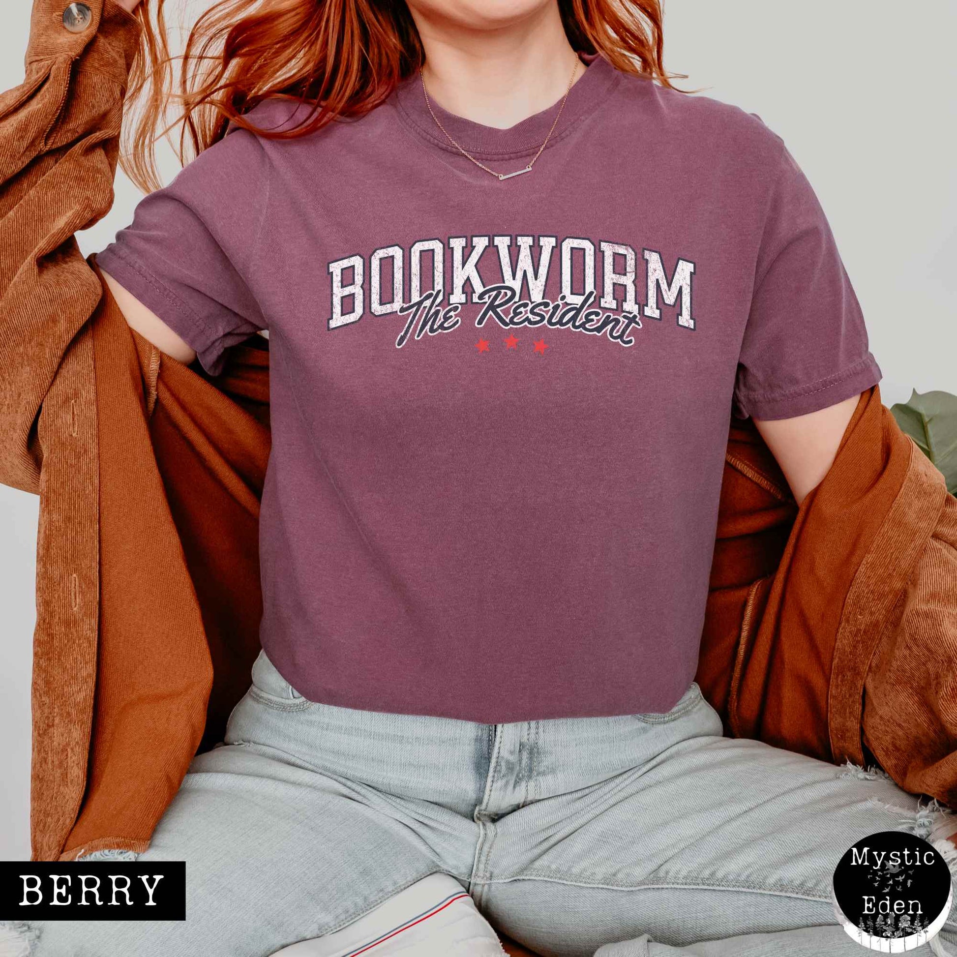 T-Shirt Berry / S Vintage The Resident Bookworm T-Shirt The Mystic Eden