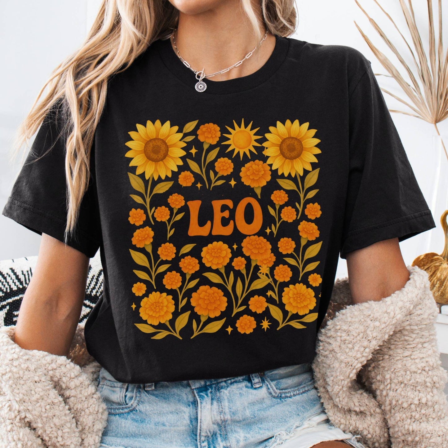 T-Shirt Black / S Leo Bella T-Shirt – Retro Floral Zodiac Tee The Mystic Eden