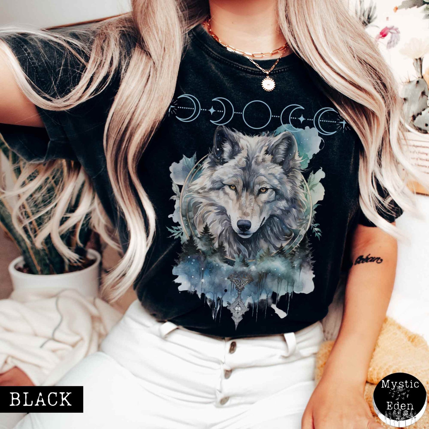 T-Shirt Black / S Vintage Wolf T-shirt The Mystic Eden