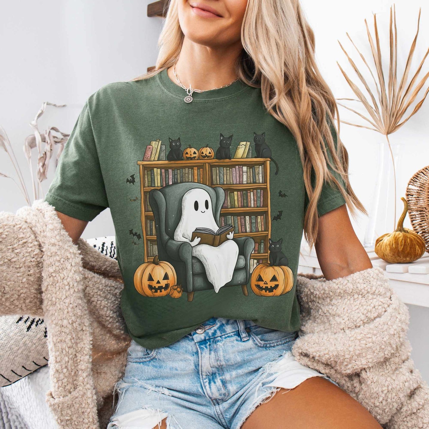 T-Shirt Cute Reading Ghosts & Black Cats Shirt The Mystic Eden