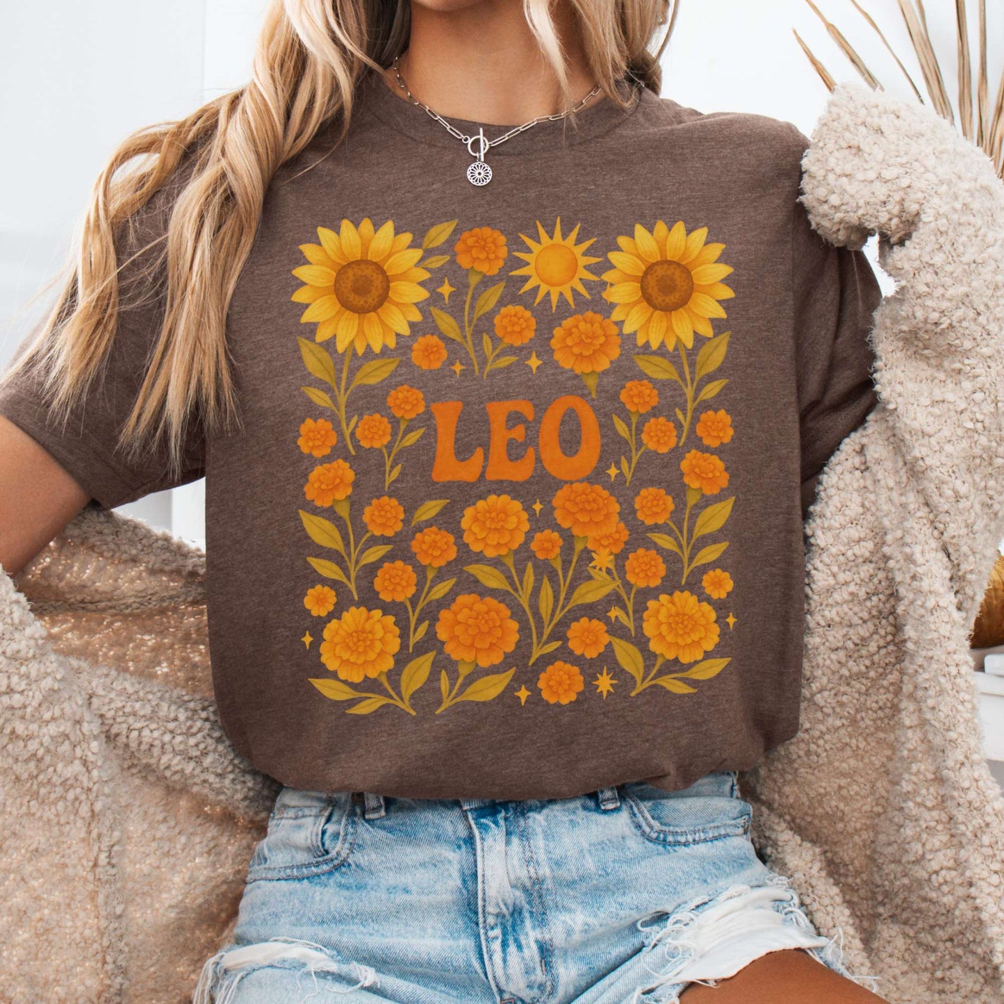 T-Shirt Heather Brown / S Leo Bella T-Shirt – Retro Floral Zodiac Tee The Mystic Eden