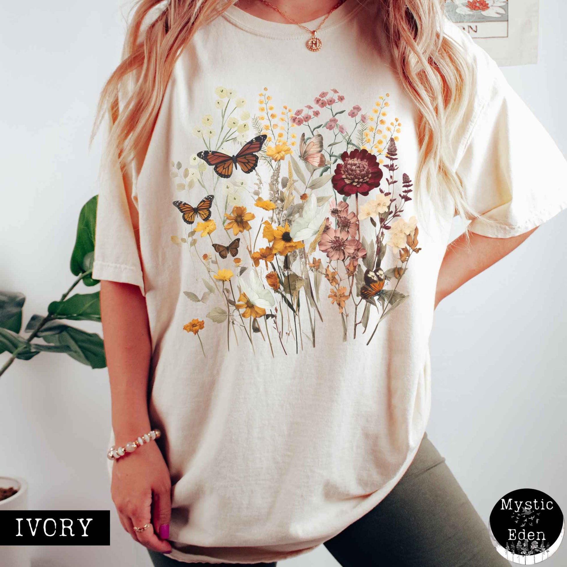 T-Shirt Ivory / S Vintage cottagecore wildflowers shirt The Mystic Eden