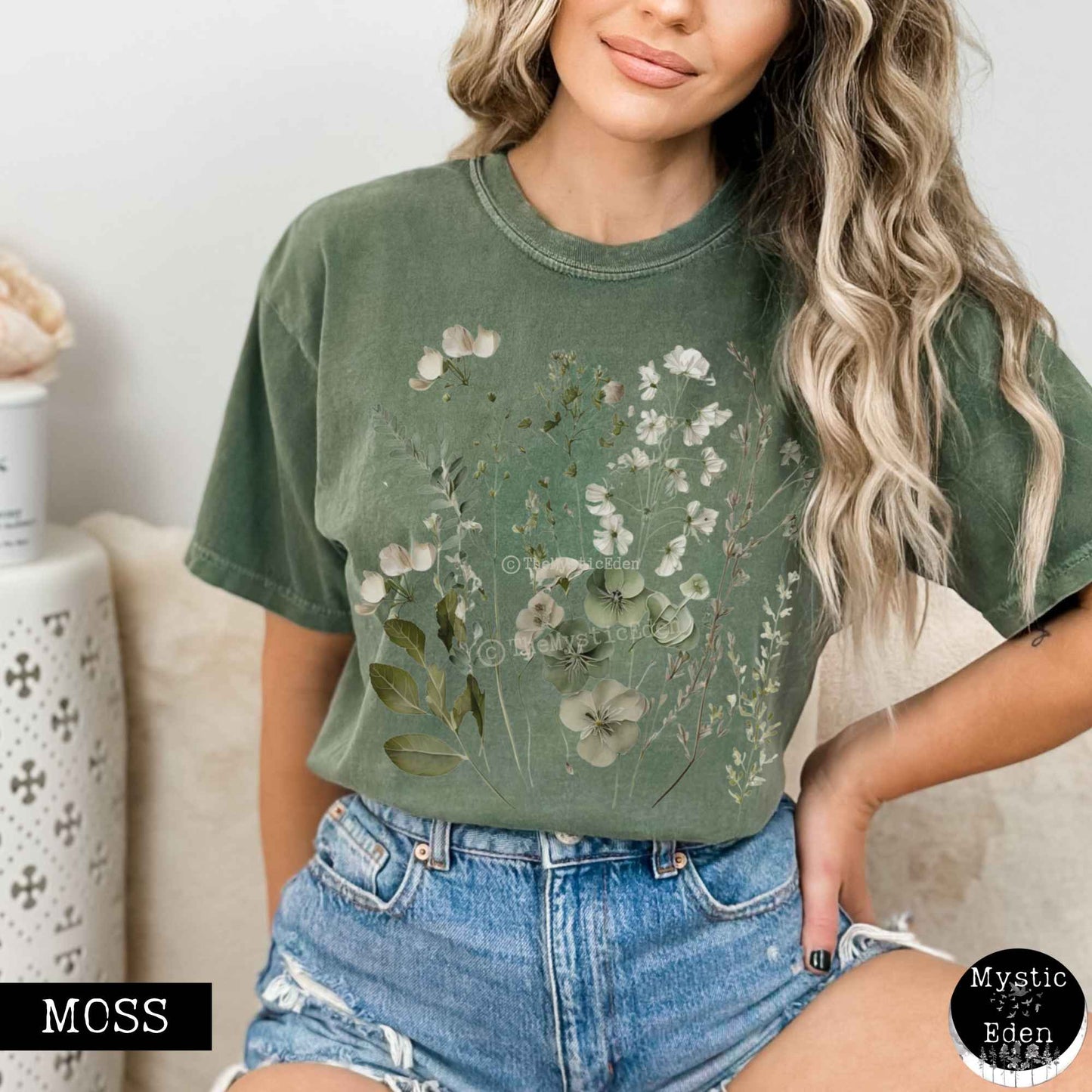 T-Shirt Moss / S Vintage cottagecore sage and white wildflower shirt The Mystic Eden