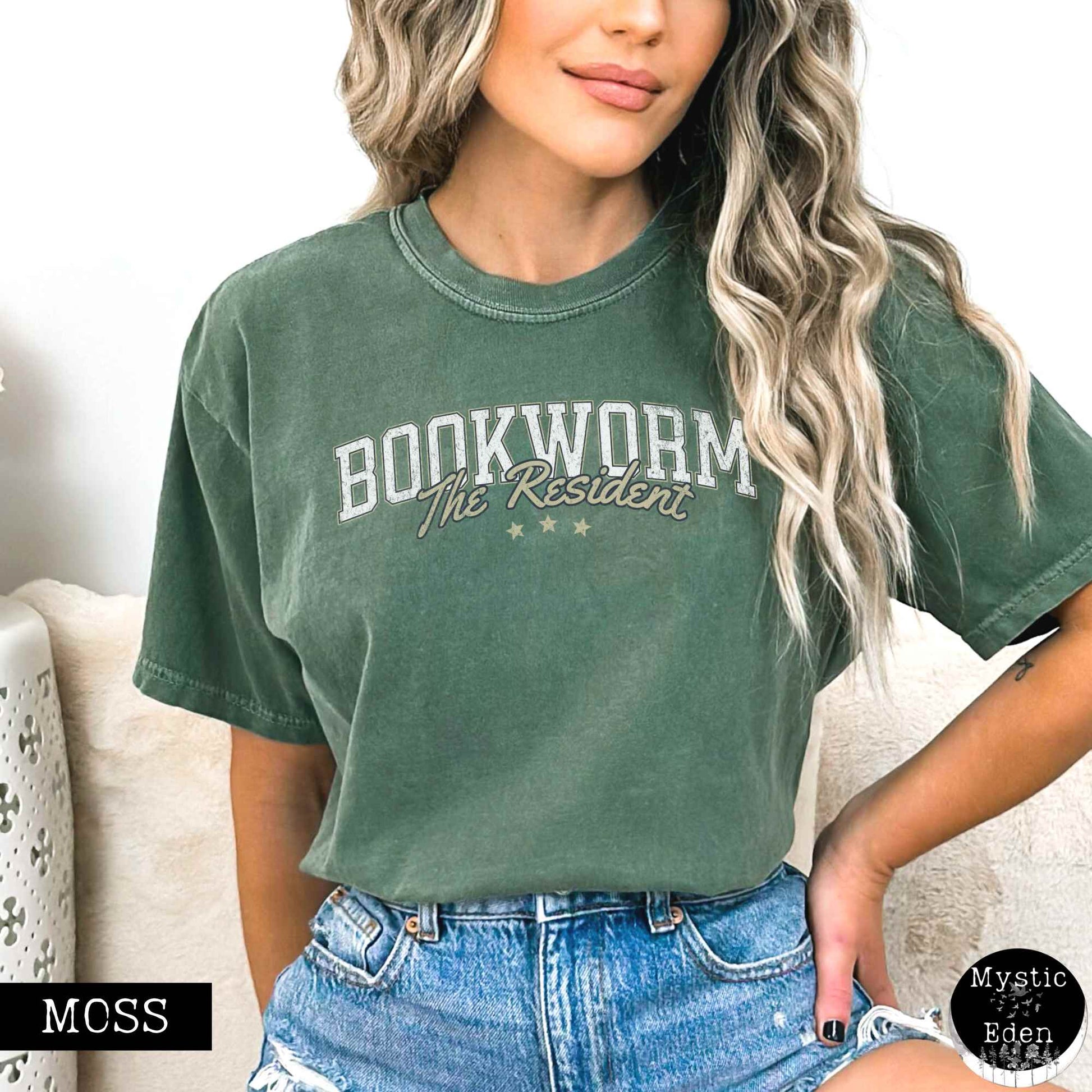 T-Shirt Moss / S Vintage The Resident Bookworm T-Shirt The Mystic Eden