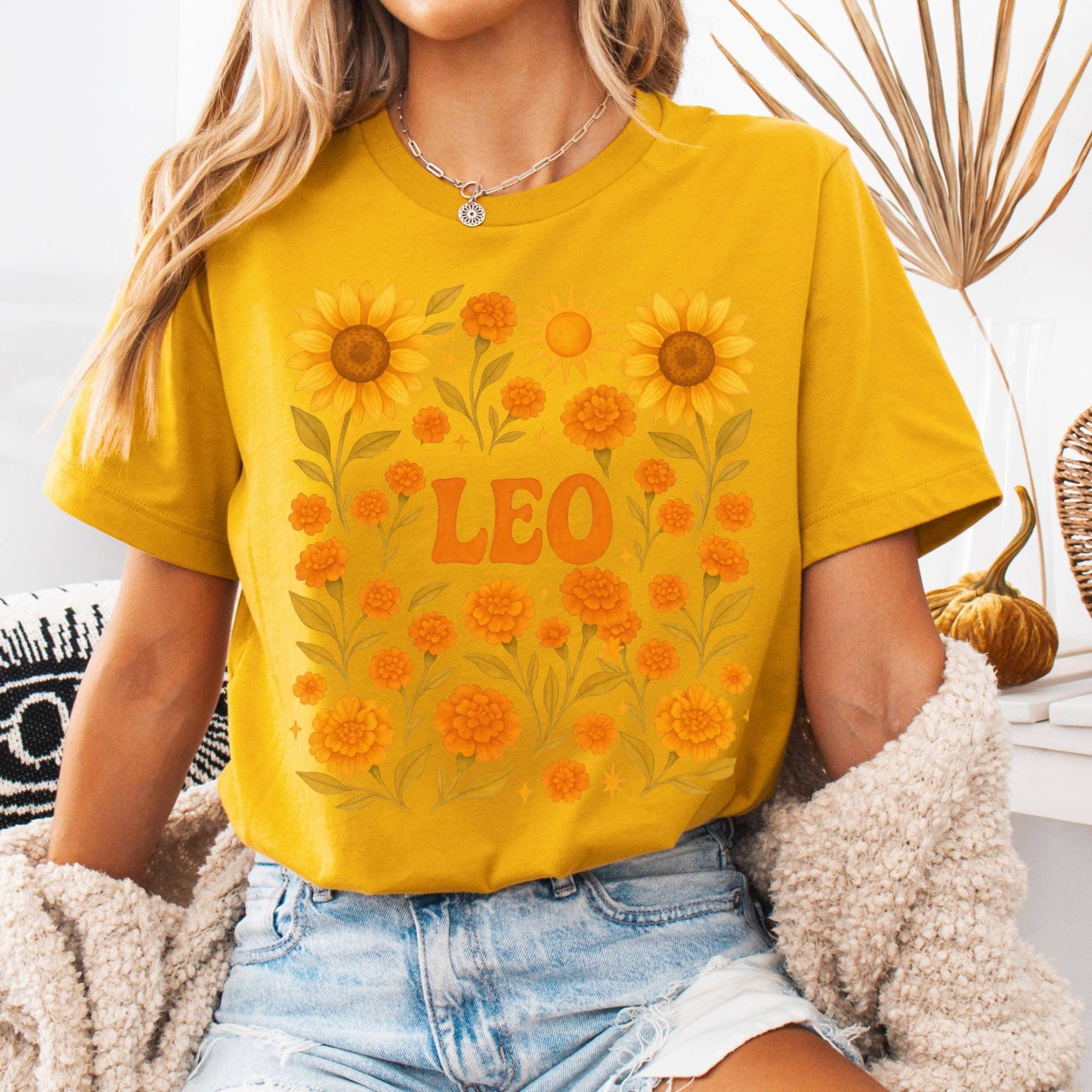 T-Shirt Mustard / S Leo Bella T-Shirt – Retro Floral Zodiac Tee The Mystic Eden