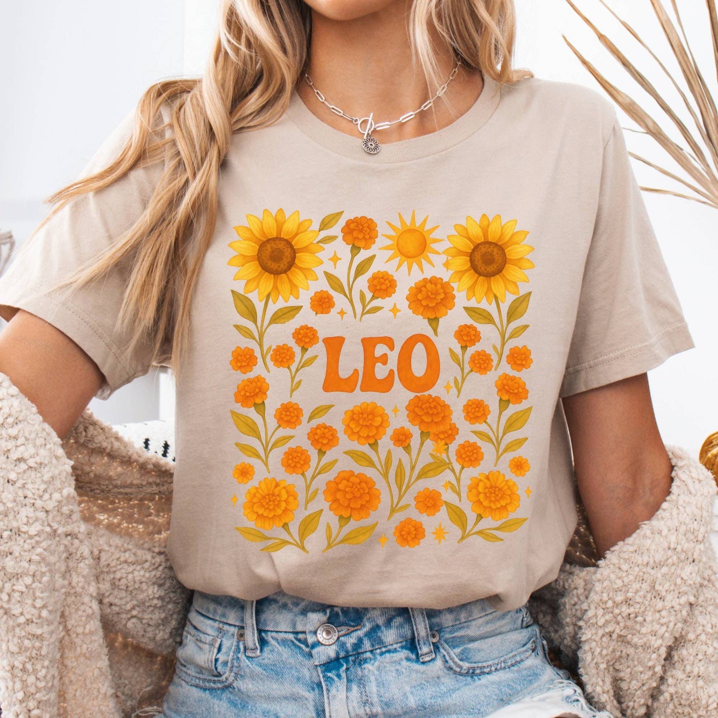 T-Shirt Tan / S Leo Bella T-Shirt – Retro Floral Zodiac Tee The Mystic Eden