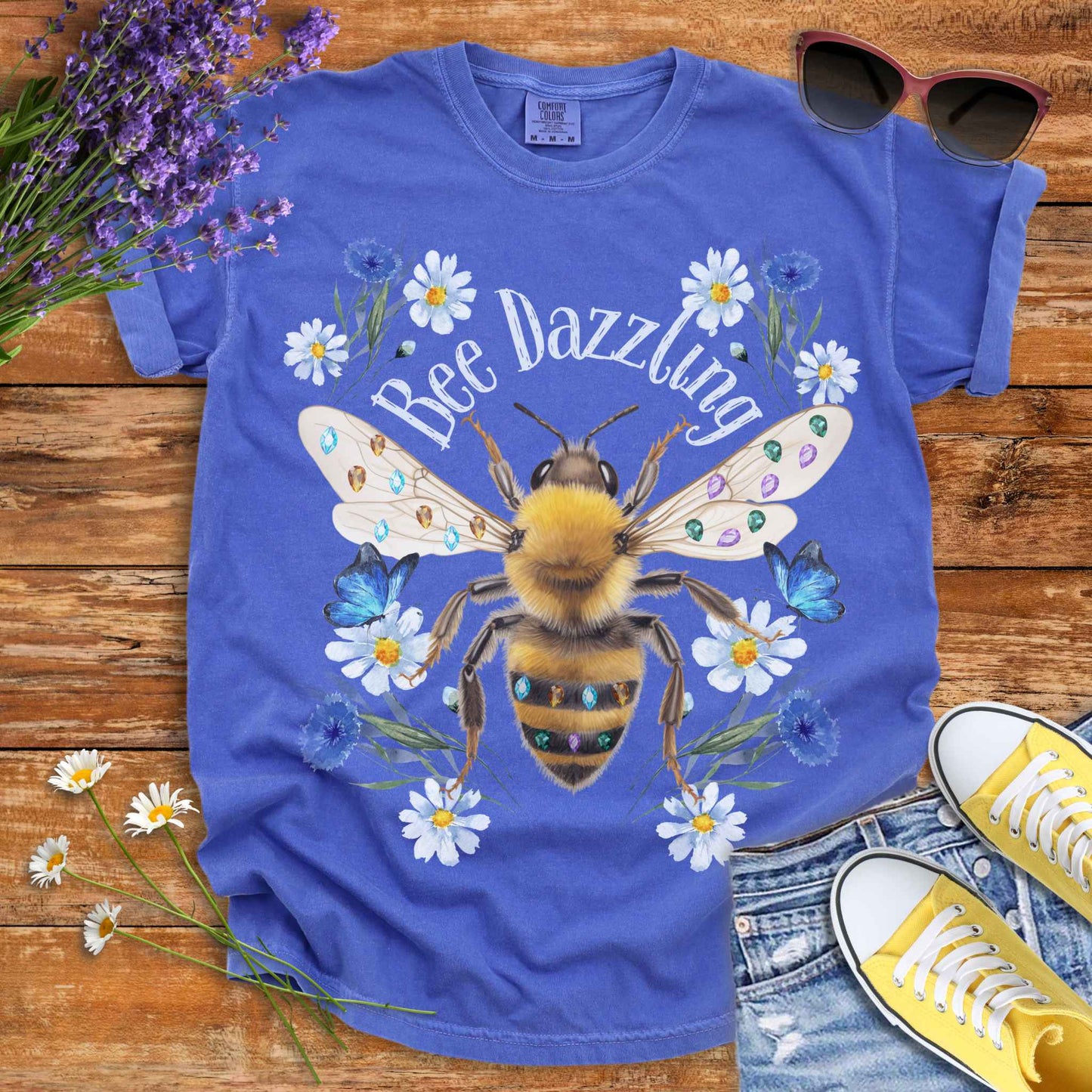 T-Shirt Vintage Bee Dazzling T-Shirt The Mystic Eden