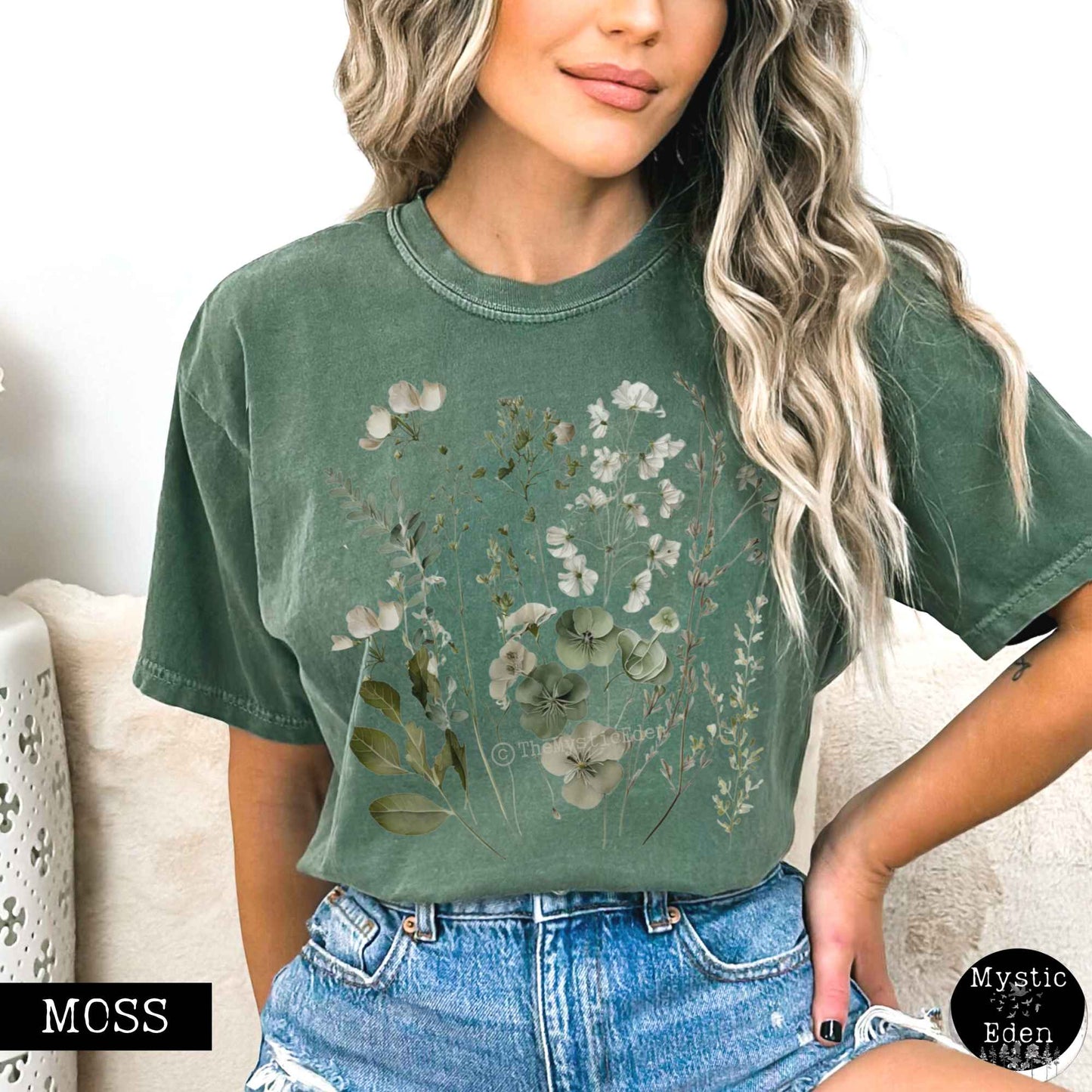 T-Shirt Vintage cottagecore sage and white wildflower shirt The Mystic Eden