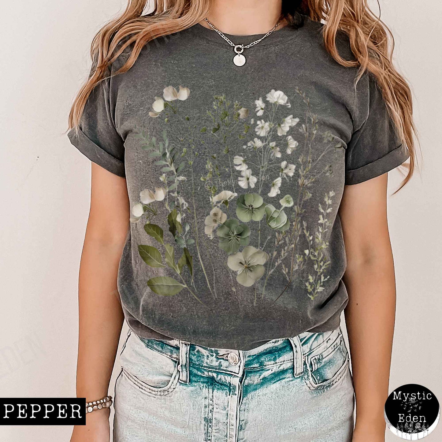 T-Shirt Vintage cottagecore sage and white wildflower shirt The Mystic Eden