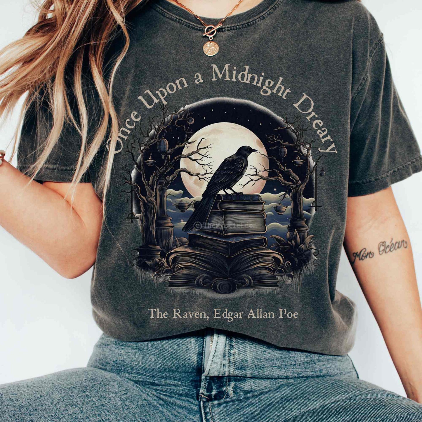 T-Shirt Vintage Edgar Allan Poe Shirt - Once upon a midnight dreary The Mystic Eden