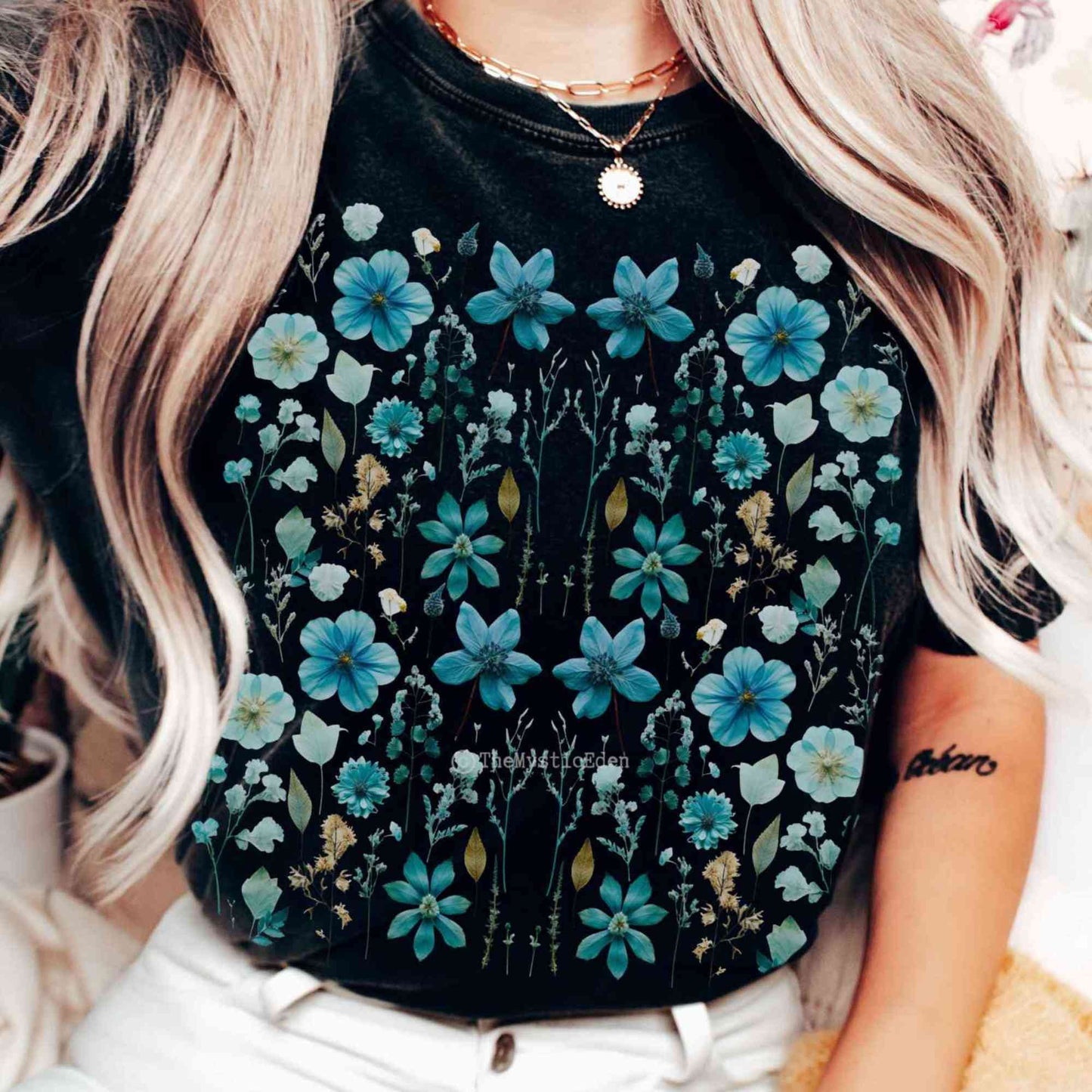 T-Shirt Vintage turquoise wildflower shirt The Mystic Eden