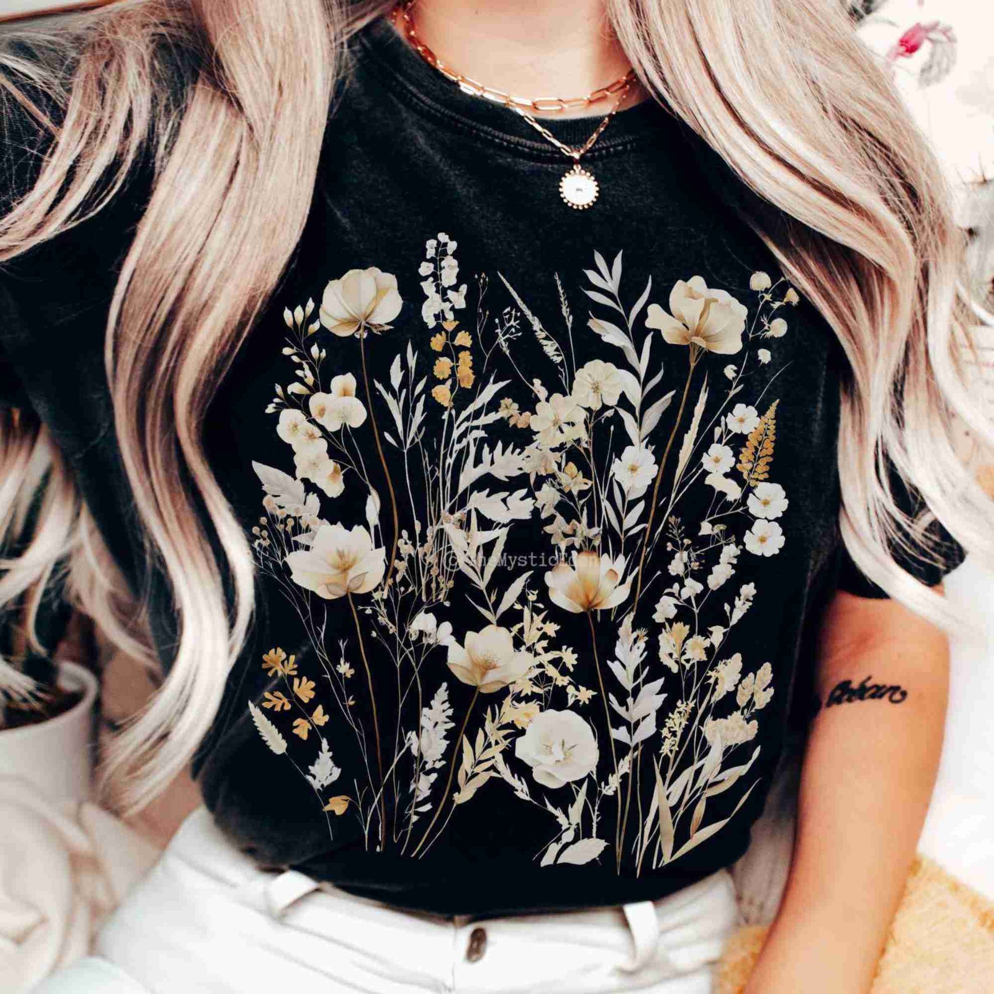 T-Shirt Vintage white floral wildflower shirt The Mystic Eden