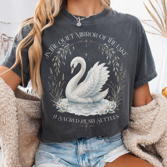 T-Shirt Pepper / S In The Quiet Mirror Swan T-Shirt The Mystic Eden