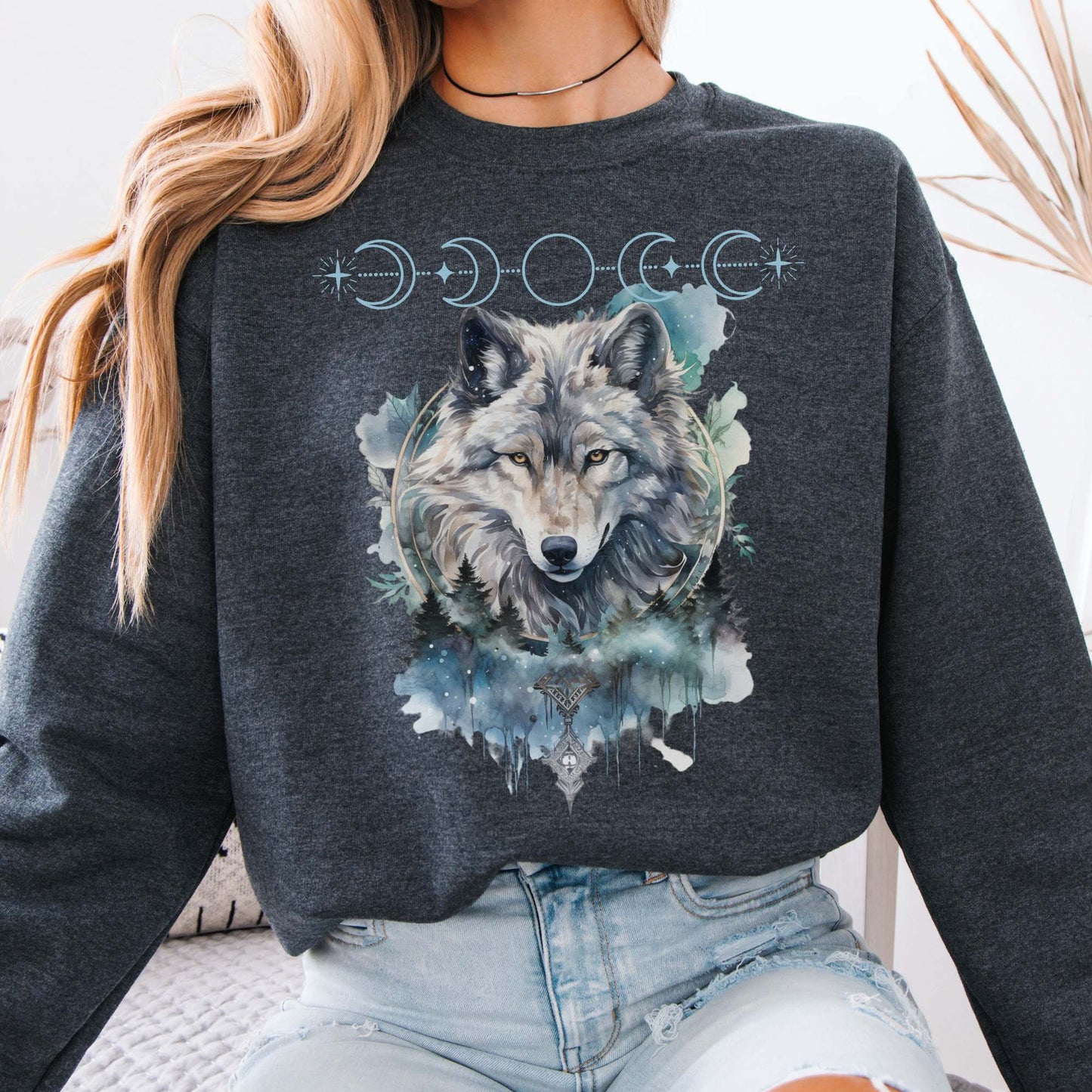 Sweatshirt Moonlit Wolf Sweatshirt The Mystic Eden