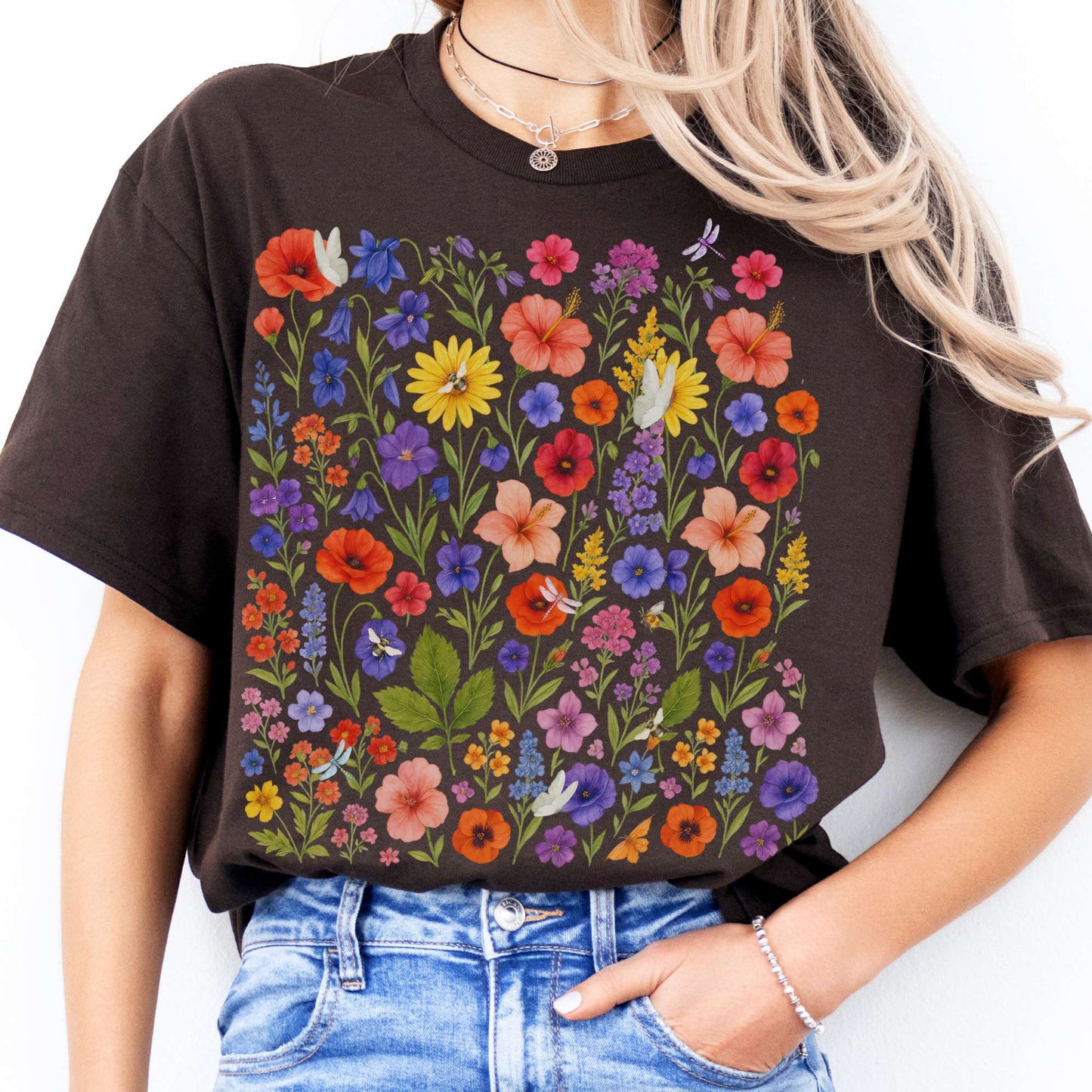 T-Shirt Vibrant Floral Wildflower Cottagecore T-Shirt The Mystic Eden
