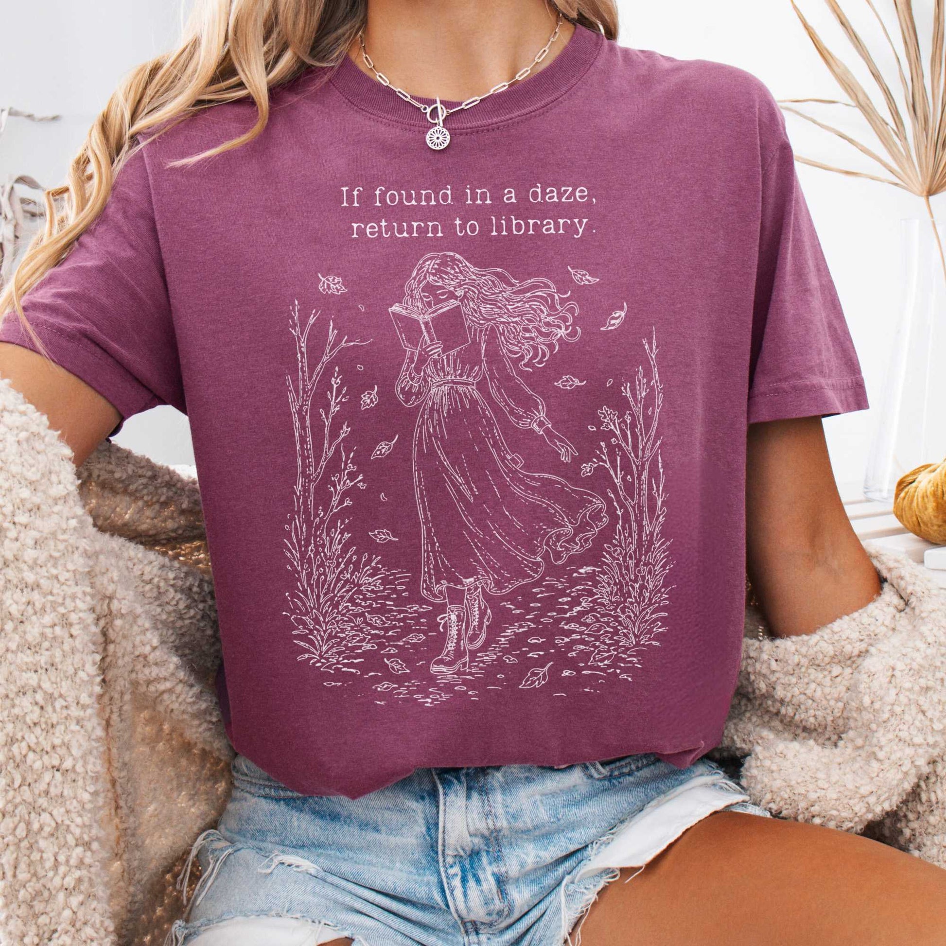 T-Shirt Berry / S If Found in a Daze, Return to Library T-Shirt The Mystic Eden