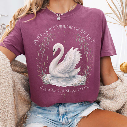 T-Shirt Berry / S In The Quiet Mirror Swan T-Shirt The Mystic Eden