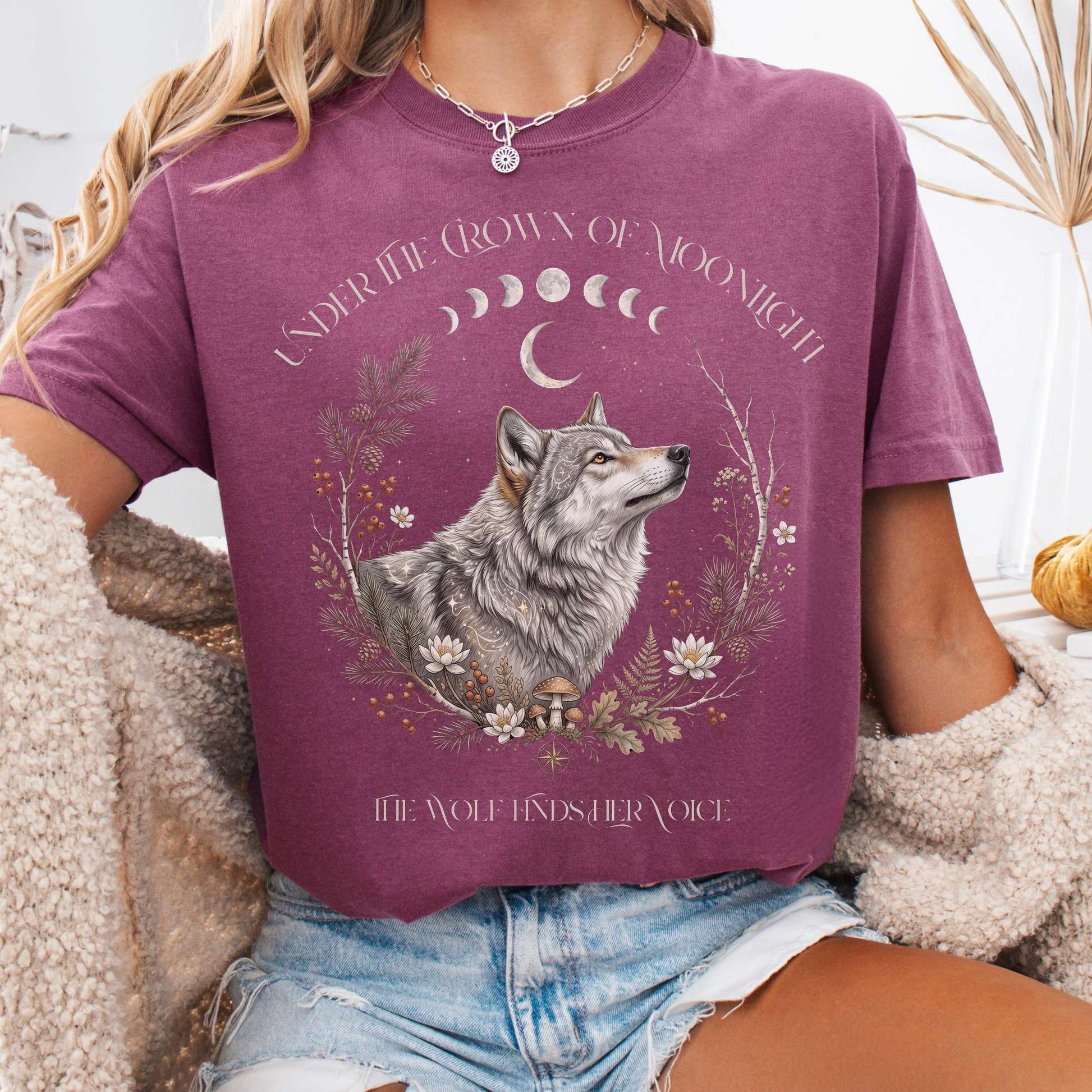 T-Shirt Berry / S Under the Crown of Moonlight Wolf T-Shirt The Mystic Eden
