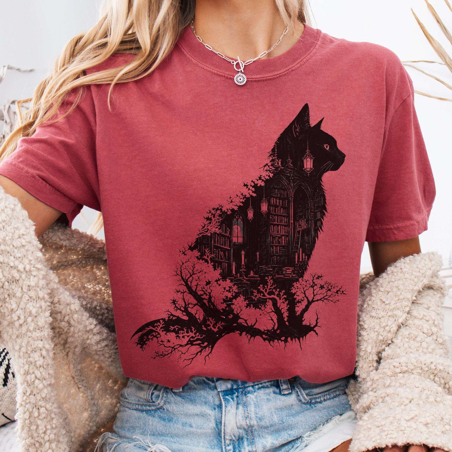 T-Shirt Crimson / S The Cat and the Library Literary T-Shirt The Mystic Eden