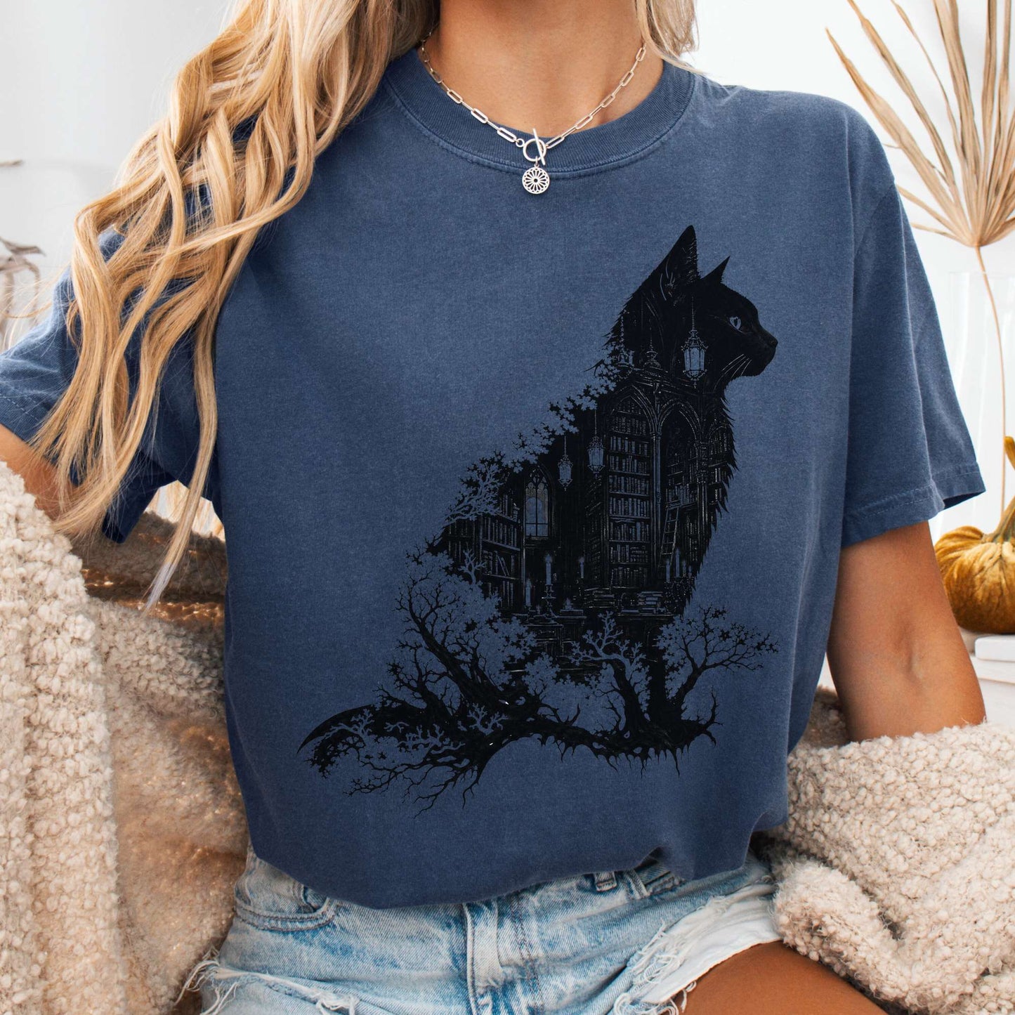 T-Shirt Denim / S The Cat and the Library Literary T-Shirt The Mystic Eden