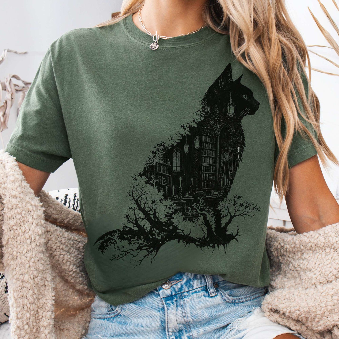 T-Shirt Moss / S The Cat and the Library Literary T-Shirt The Mystic Eden