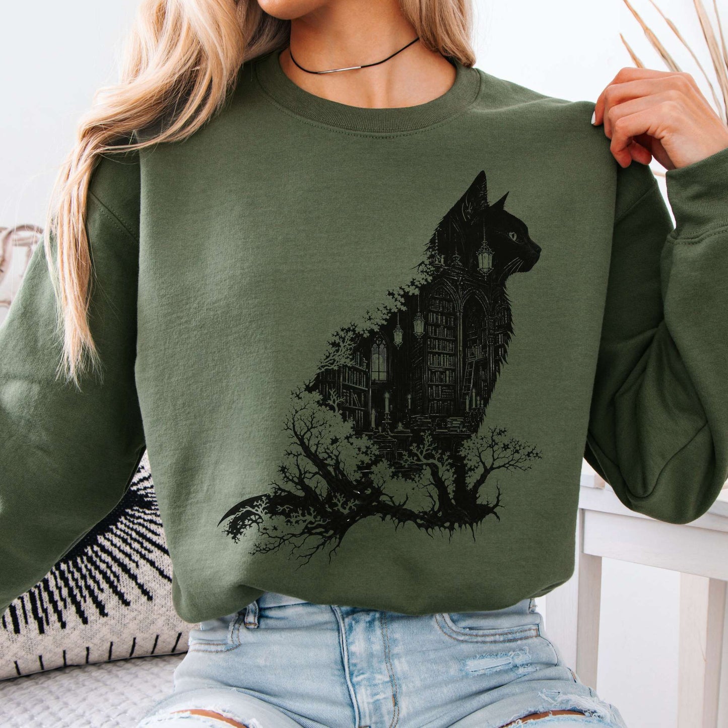 Sweatshirt Military Green / S The Cat and the Library Literary Crewneck Sweatshirt The Mystic Eden
