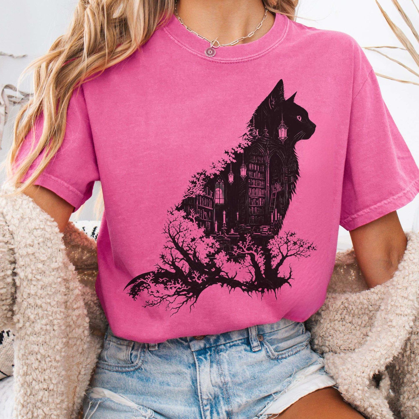 T-Shirt Crunchberry / S The Cat and the Library Literary T-Shirt The Mystic Eden