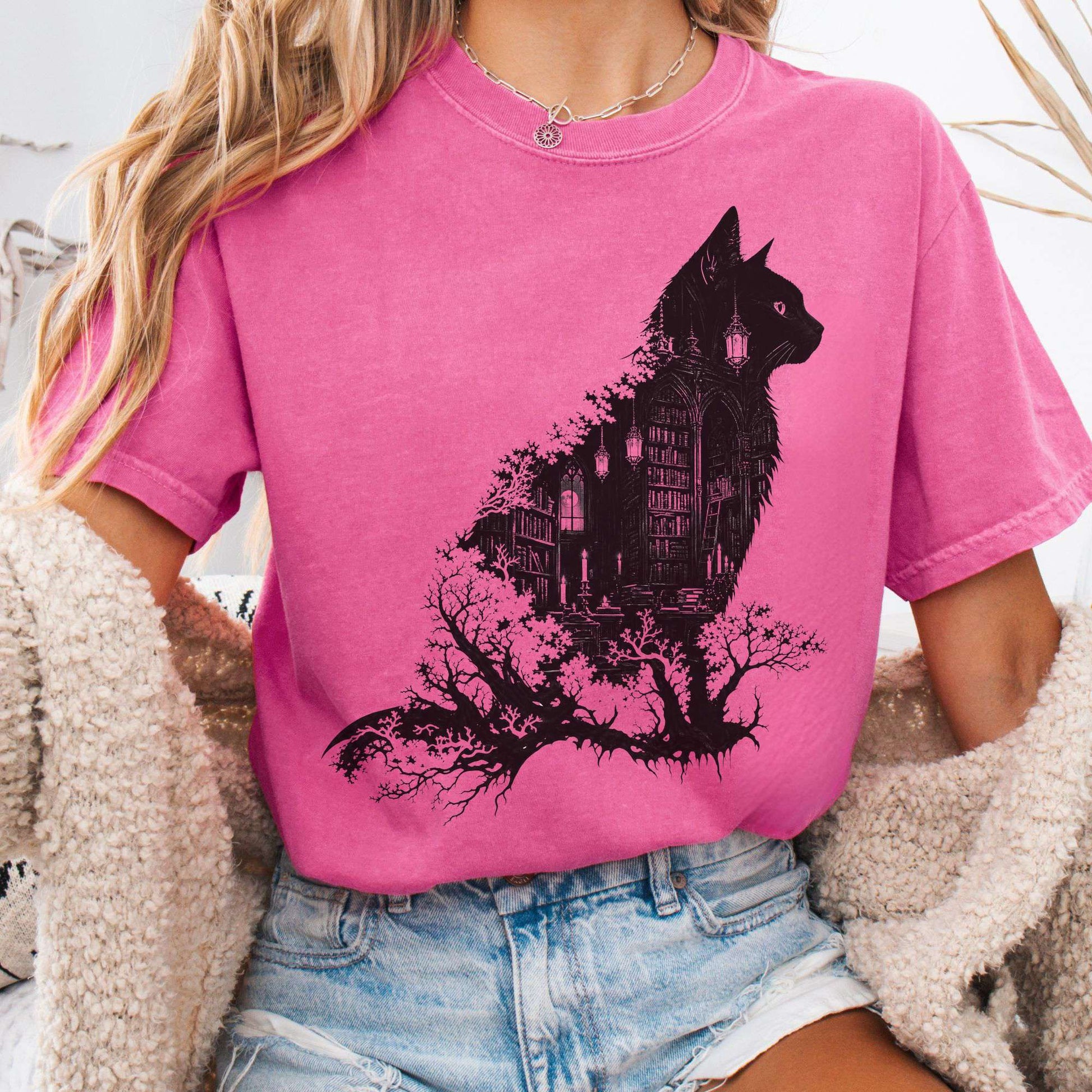 T-Shirt Crunchberry / S The Cat and the Library Literary T-Shirt The Mystic Eden