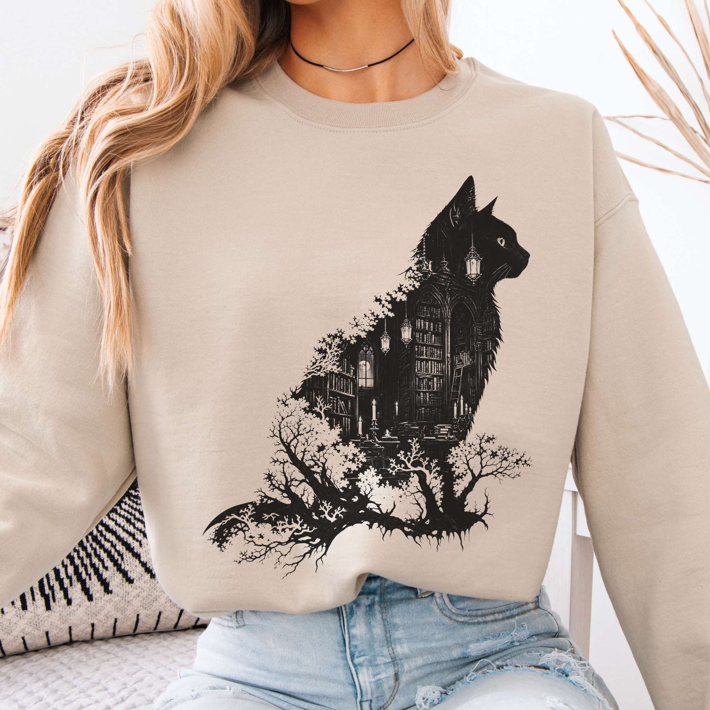 Sweatshirt Sand / S The Cat and the Library Literary Crewneck Sweatshirt The Mystic Eden
