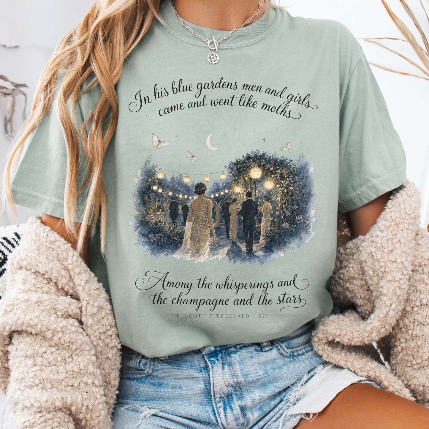 T-Shirt Bay / S Among the Whisperings The Great Gatsby Fitzgerald Literary T-Shirt The Mystic Eden