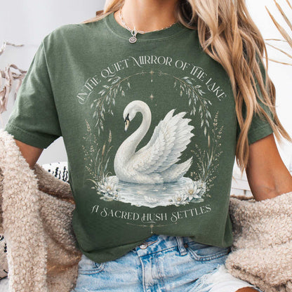 T-Shirt Moss / S In The Quiet Mirror Swan T-Shirt The Mystic Eden
