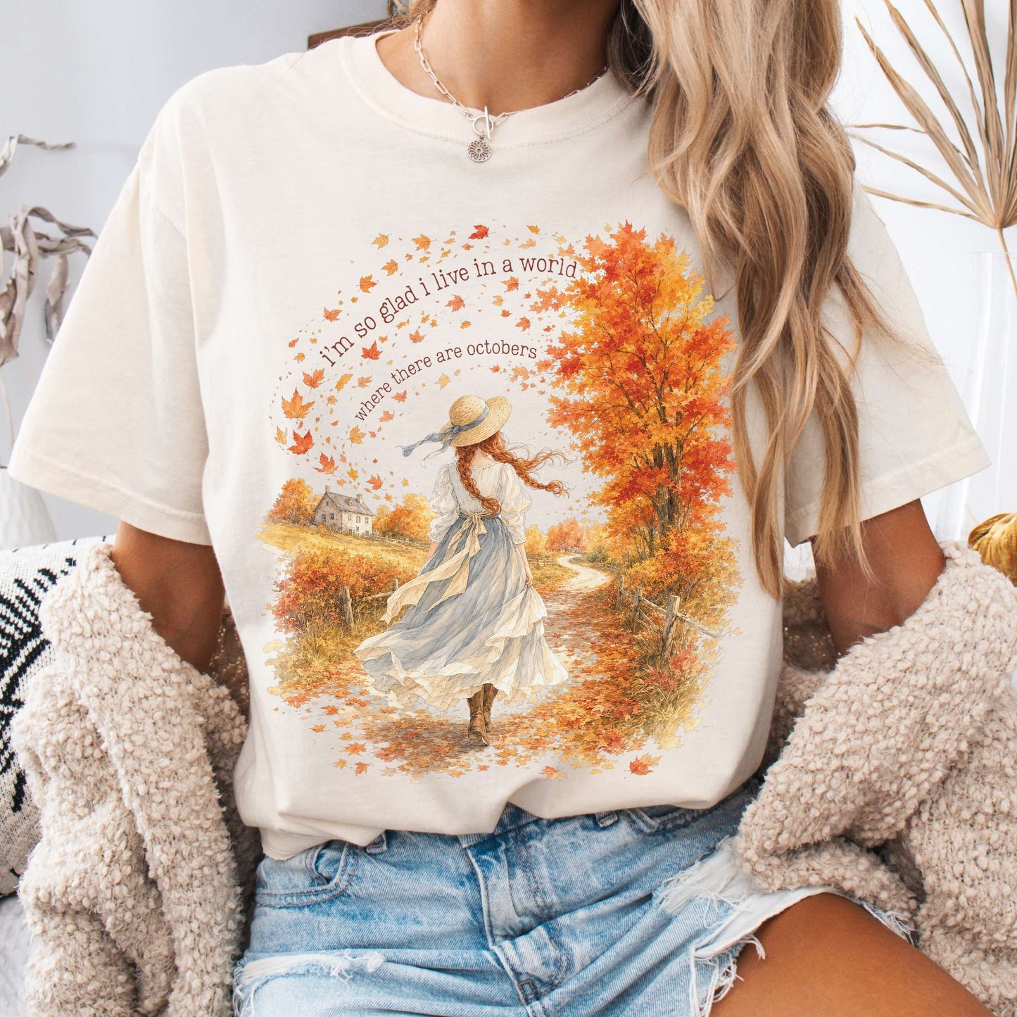T-Shirt Ivory / S I'm So Glad I Live In A World Anne of Green Gables Literary T-Shirt The Mystic Eden