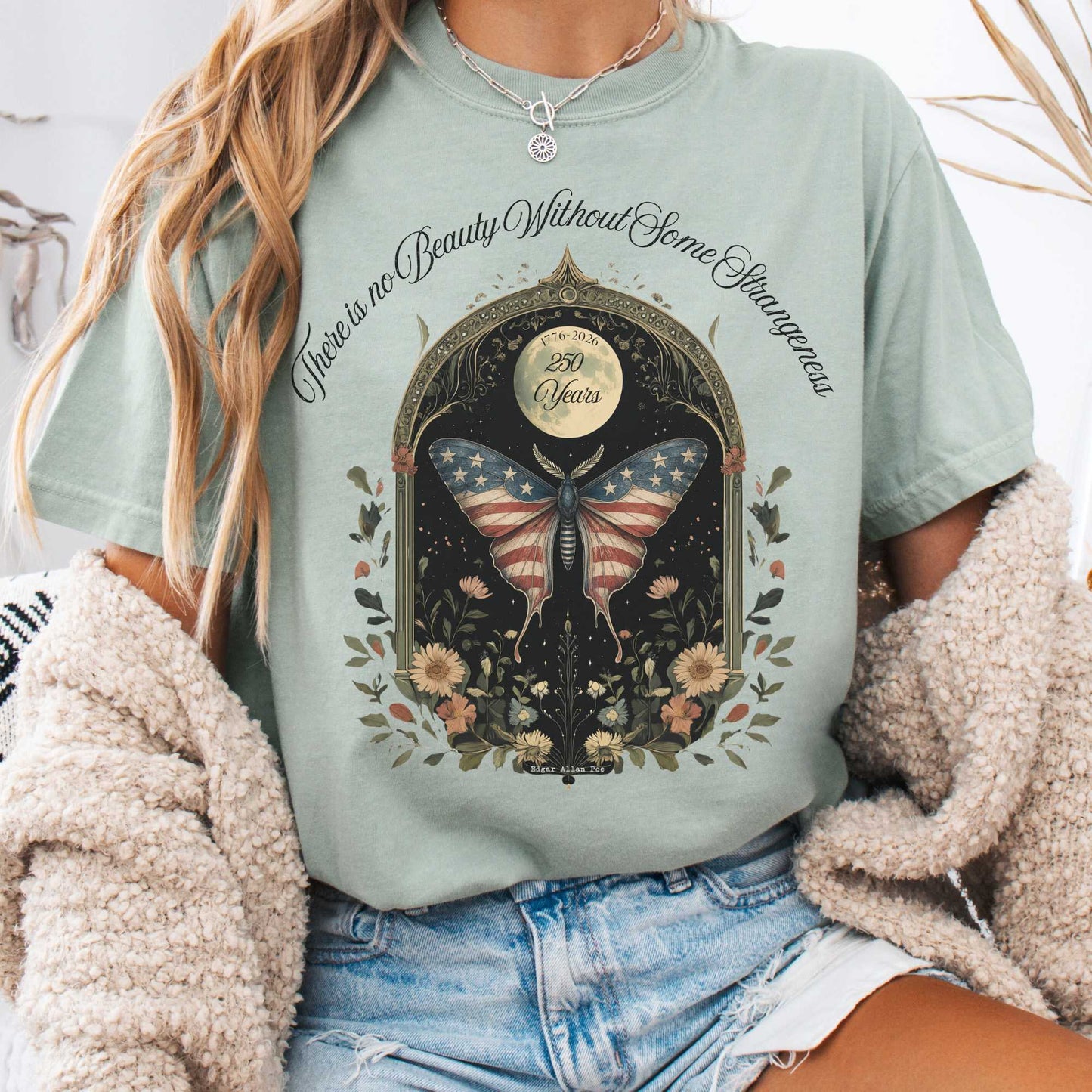 T-Shirt Bay / S There Is No Beauty Without Some Strangeness America 250 T-Shirt The Mystic Eden