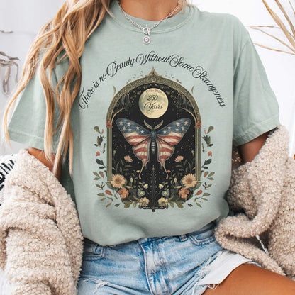 T-Shirt Bay / S There Is No Beauty Without Some Strangeness America 250 T-Shirt The Mystic Eden