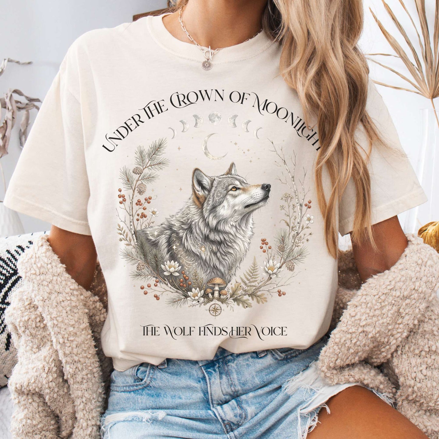 T-Shirt Ivory / S Under the Crown of Moonlight Wolf T-Shirt The Mystic Eden
