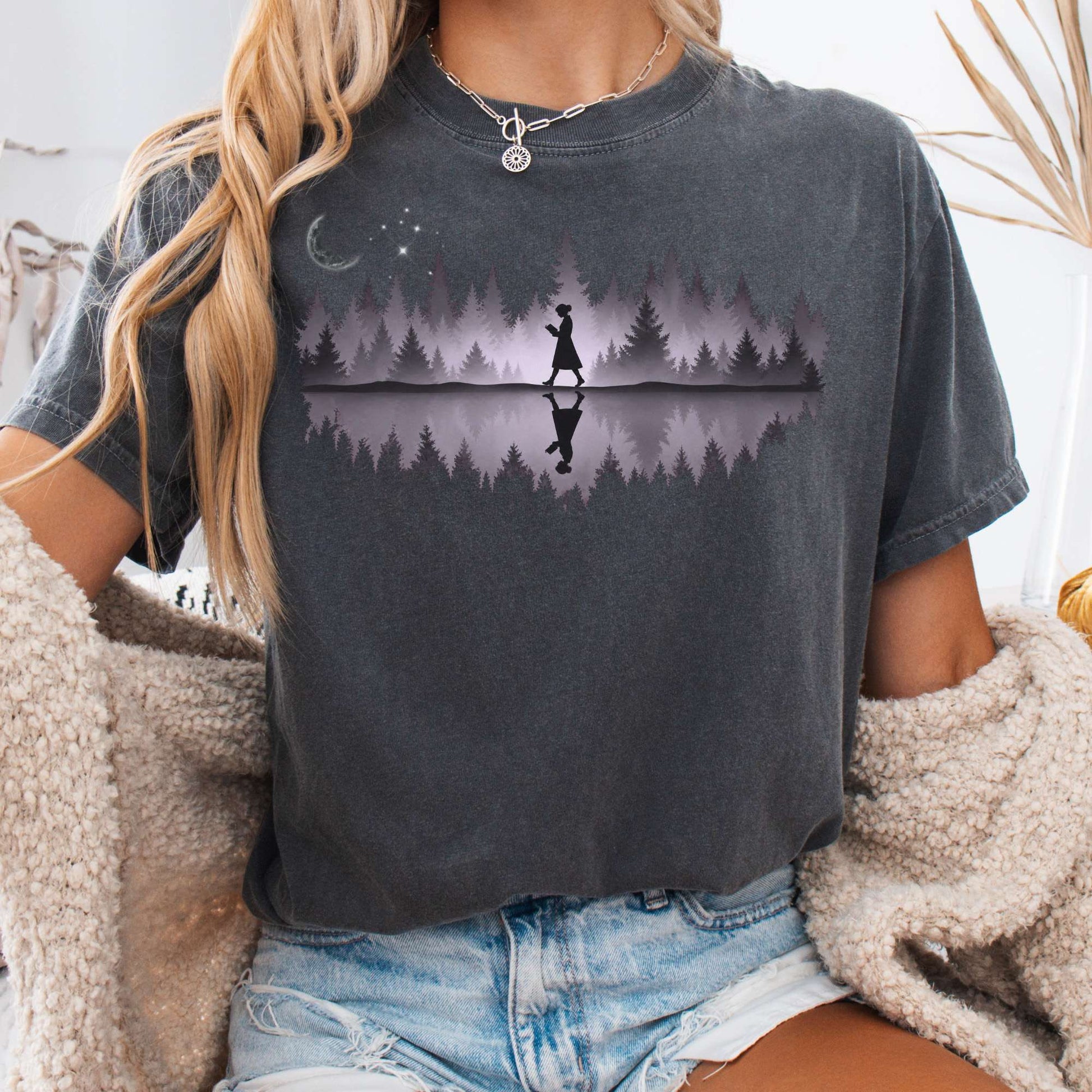 T-Shirt Pepper / S Midnight Reader Reflection T-Shirt The Mystic Eden