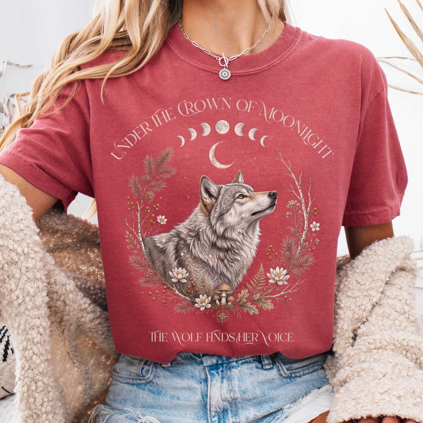 T-Shirt Crimson / S Under the Crown of Moonlight Wolf T-Shirt The Mystic Eden
