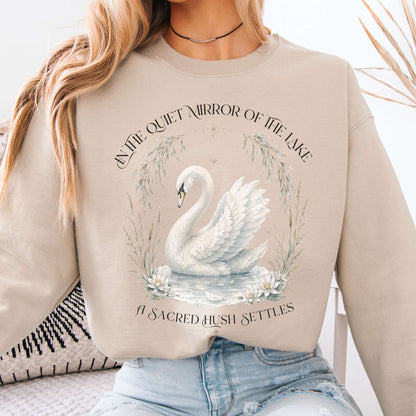 Sweatshirt Sand / S In The Quiet Mirror Swan Crewneck Sweatshirt The Mystic Eden