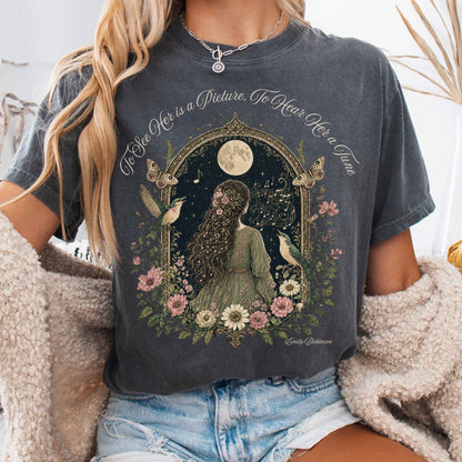 T-Shirt Pepper / S To See Her Is a Picture, To Hear Her a Tune Dickinson T-Shirt The Mystic Eden