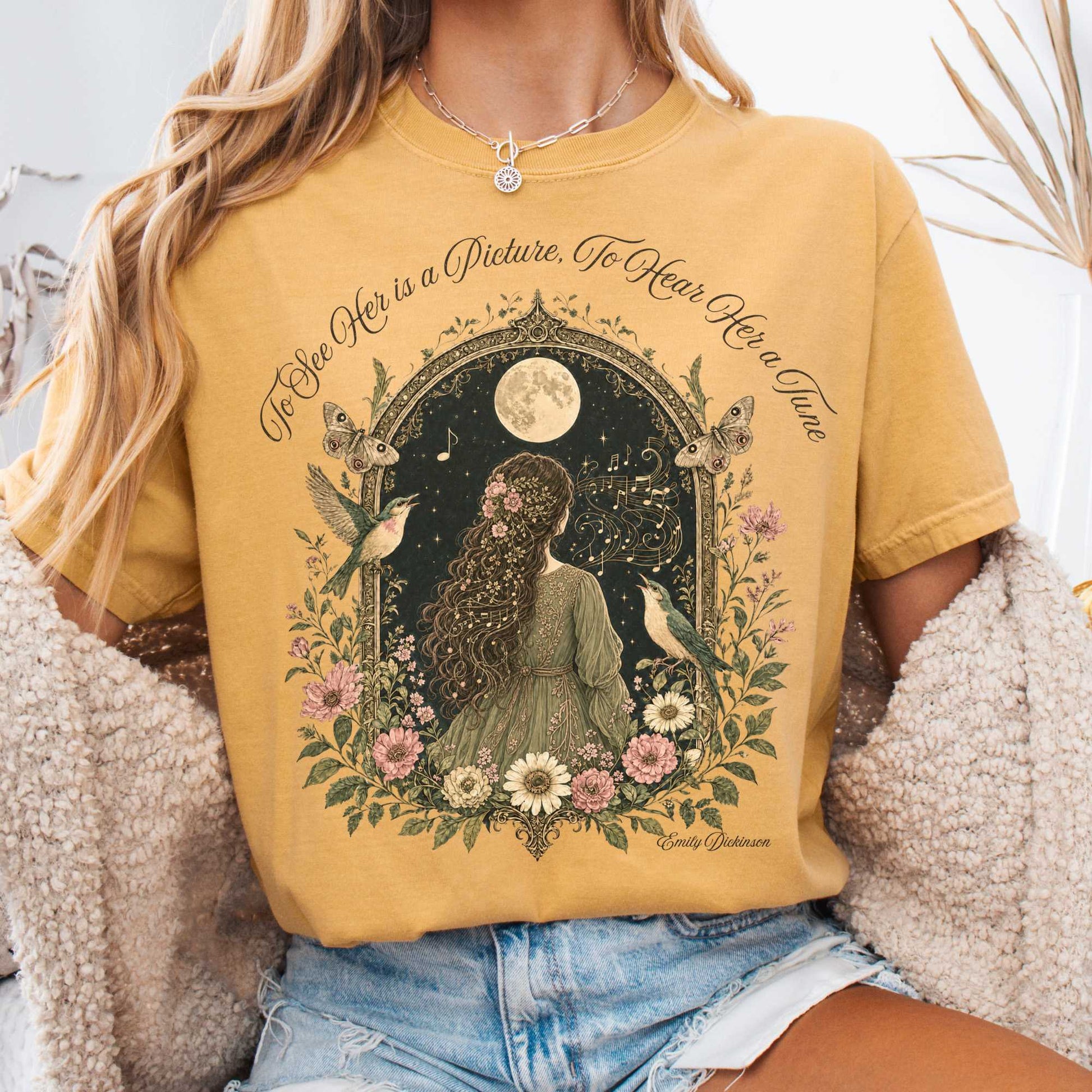 T-Shirt Mustard / S To See Her Is a Picture, To Hear Her a Tune Dickinson T-Shirt The Mystic Eden
