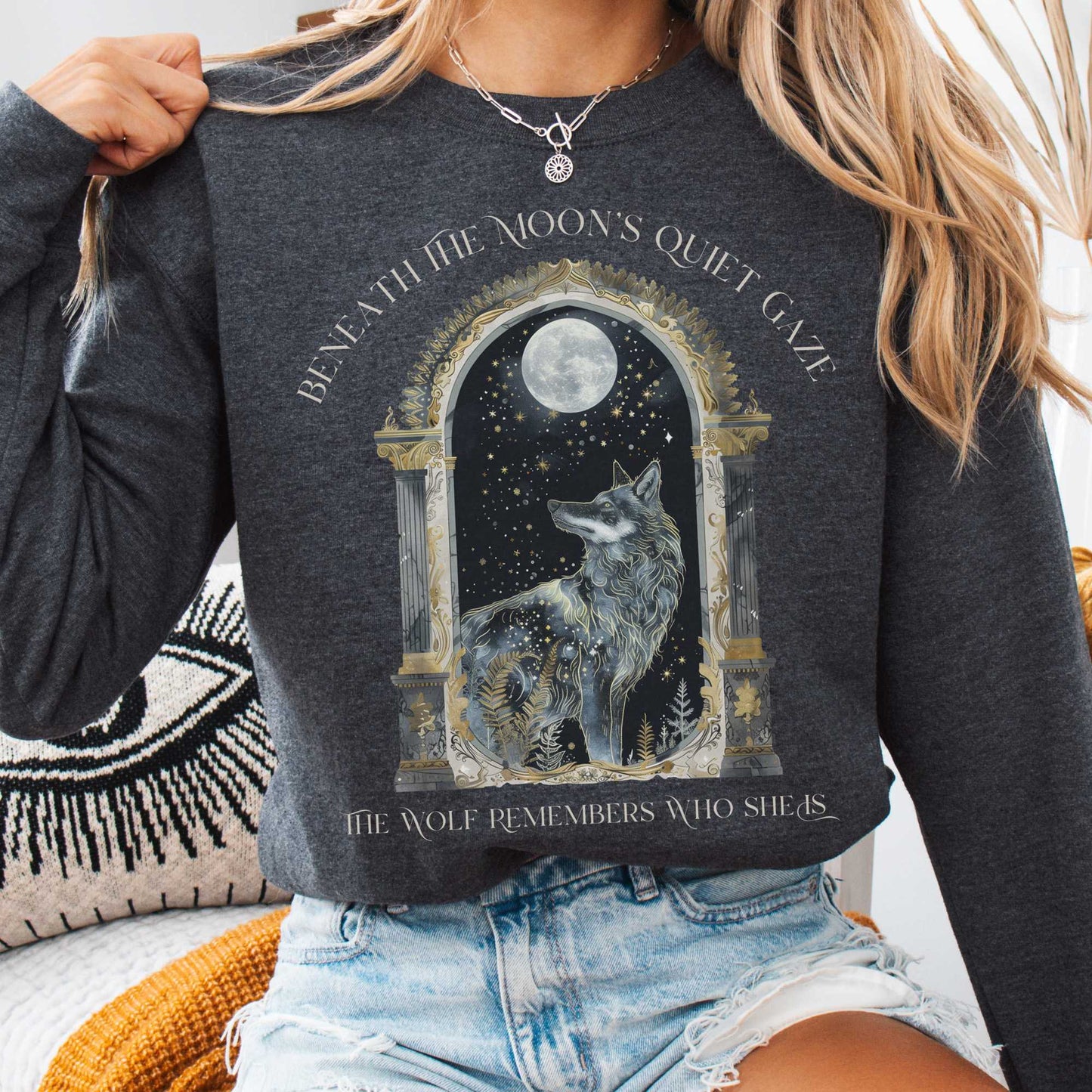 Sweatshirt Dark Heather / S Beneath The Moon The Wolf Remembers Who She Is Sweatshirt The Mystic Eden