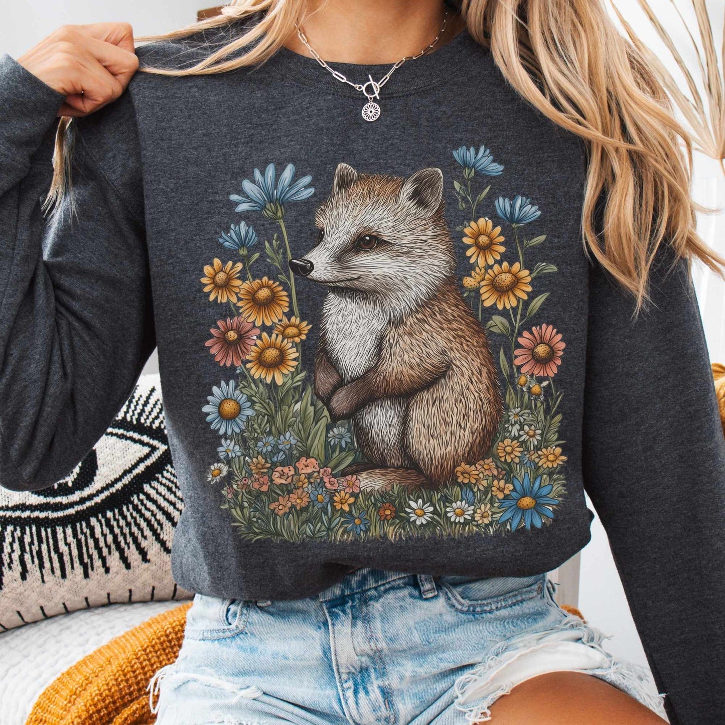 Sweatshirt Forest Green / S Vintage Line Art Hedgehog Cottagecore Sweatshirt The Mystic Eden