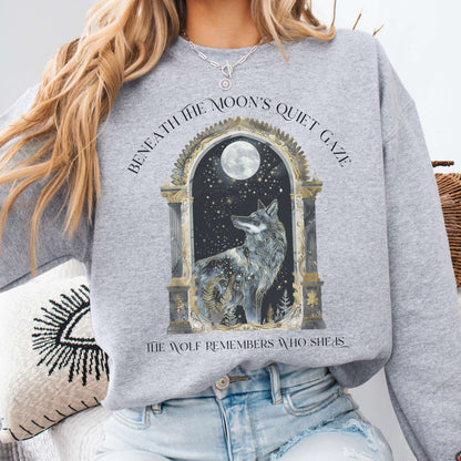 Sweatshirt Sport Grey / S Beneath The Moon The Wolf Remembers Who She Is Sweatshirt The Mystic Eden