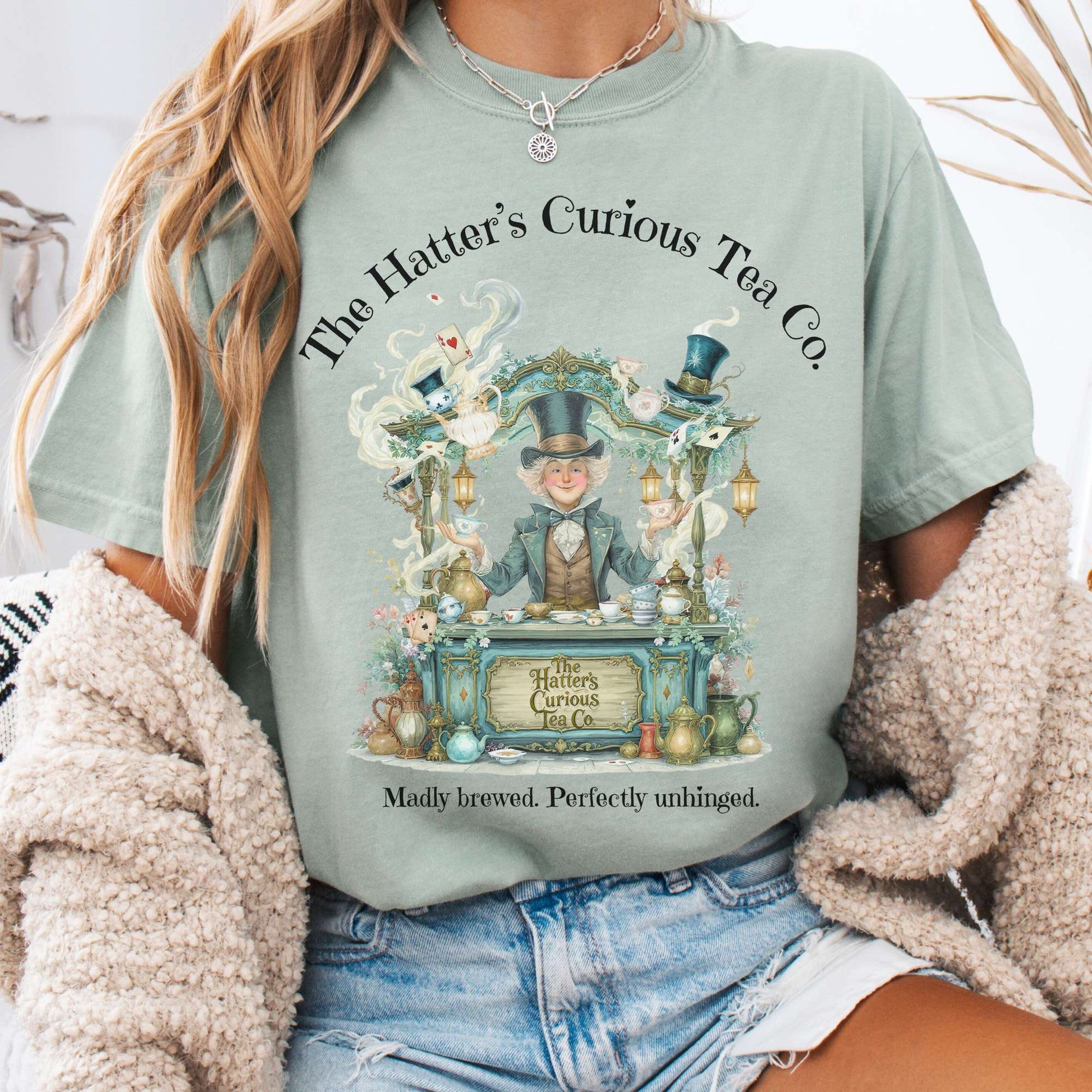 T-Shirt Bay / S The Hatters Curious Tea Co T-Shirt The Mystic Eden